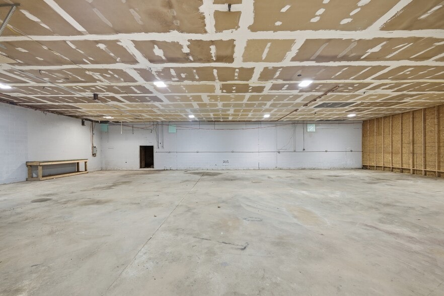 More Photos Of 400 Railroad St, Pittsburgh Warehouse For Lease