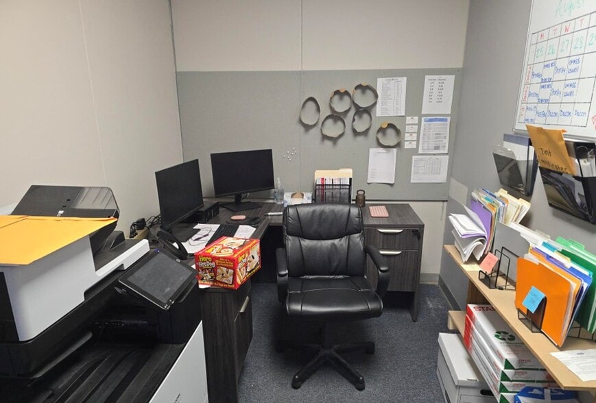 More Photos Of 586 Pleasant St, Norwood Light Distribution For Lease