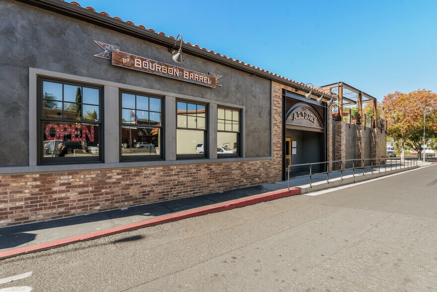More Photos Of 208 S Green St, Sonora Restaurant For Sale