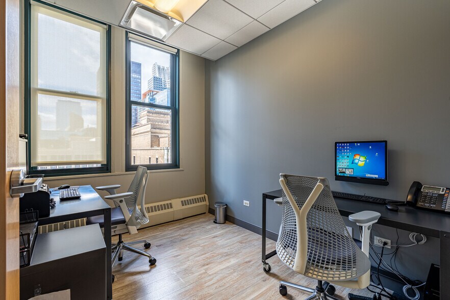 More Photos Of 111 N Wabash Ave, Chicago Office For Sale