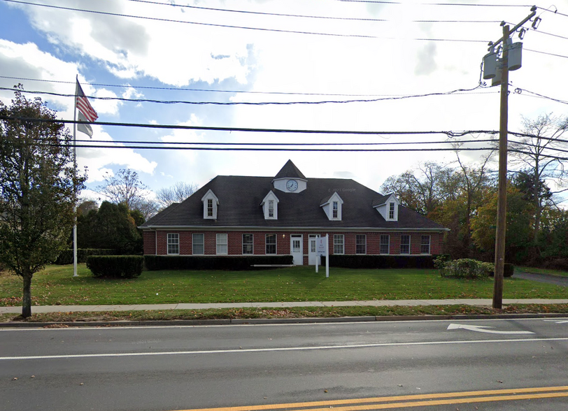 Primary Photo Of 133 W Montauk Hwy, Hampton Bays Office For Sale