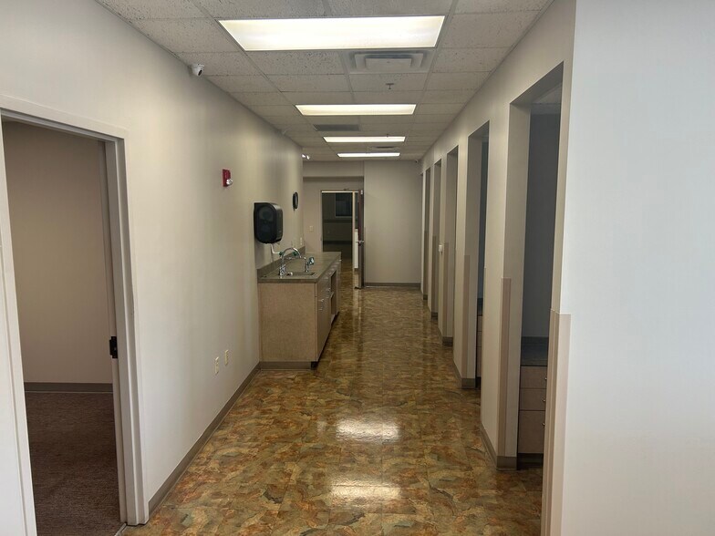 More Photos Of 435 E Columbia St, Springfield Medical For Lease