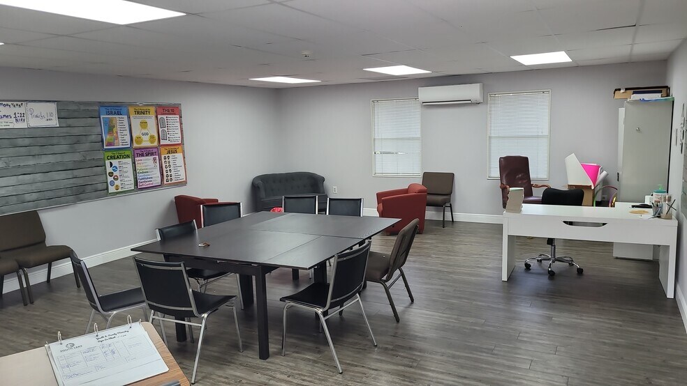 More Photos Of 100 S Grand Hwy, Clermont Schools For Sale