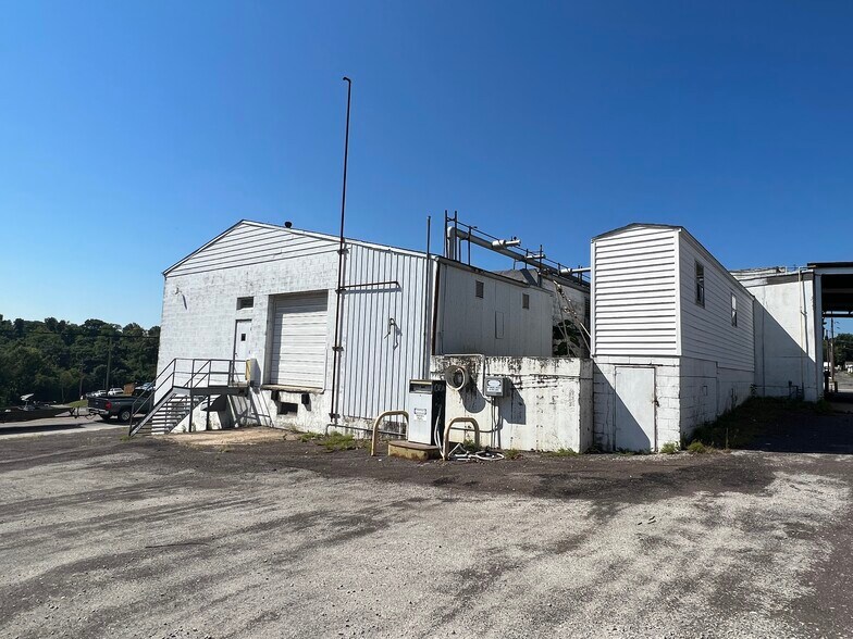 More Photos Of 1915 State St, Chester Manufacturing For Sale