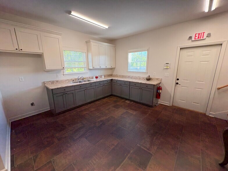 More Photos Of 3570 Abbeville Hwy, Anderson Office For Lease
