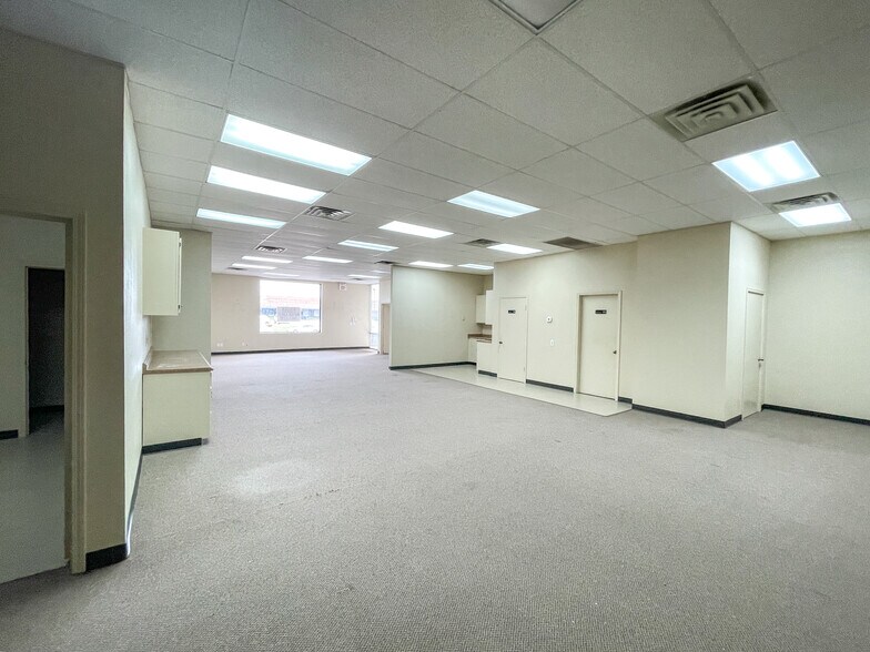 More Photos Of 5110-5124 S 95th Ave, Tulsa Light Distribution For Lease