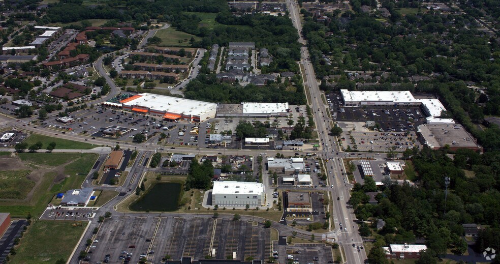 More Photos Of 204-324 E Geneva Rd, Wheaton Unknown For Lease