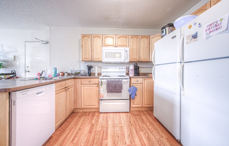 More Photos Of 172 Regina St N, Waterloo Apartments For Sale