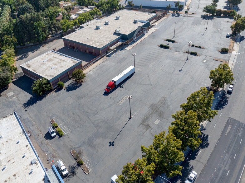 More Photos Of 2800 Sisk Rd, Modesto Storefront For Sale