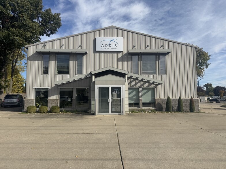 More Photos Of 818 Erwin St, Elkhart Office For Lease
