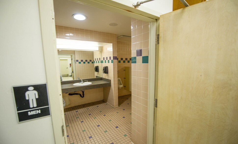 More Photos Of 18437 5th Ave, Jamestown Office For Sale