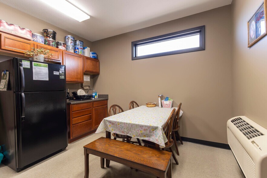 More Photos Of 2100 Silva Ln, Moberly Office For Sale