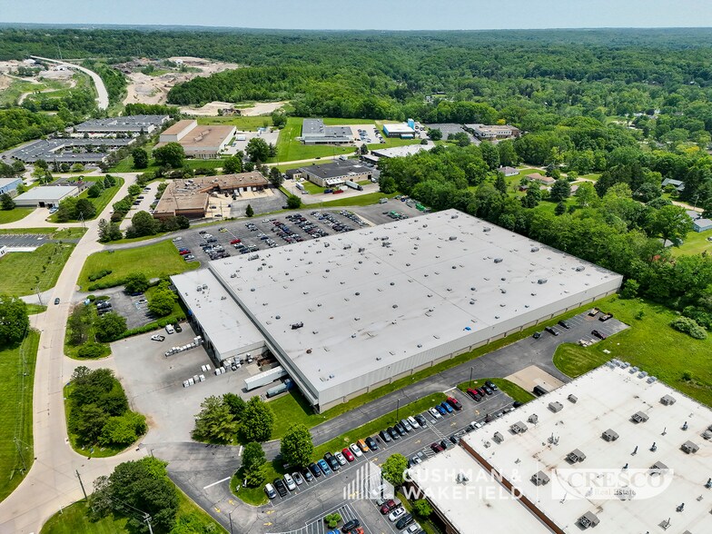 More Photos Of 9450 Allen Dr, Valley View Warehouse For Lease