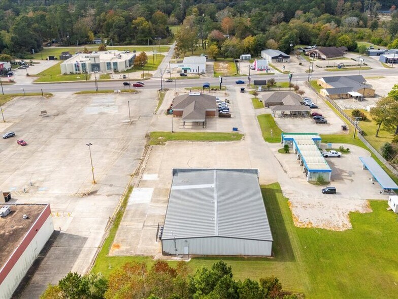 More Photos Of 1390 N Main St, Vidor General Retail For Lease