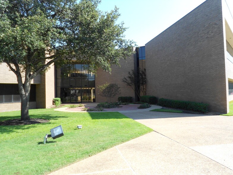 More Photos Of 3833 S Texas Ave, Bryan Office For Lease