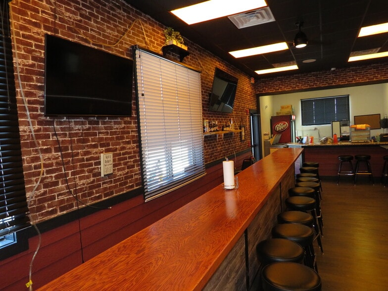 More Photos Of 403 S Main St, Wilmington Freestanding For Sale