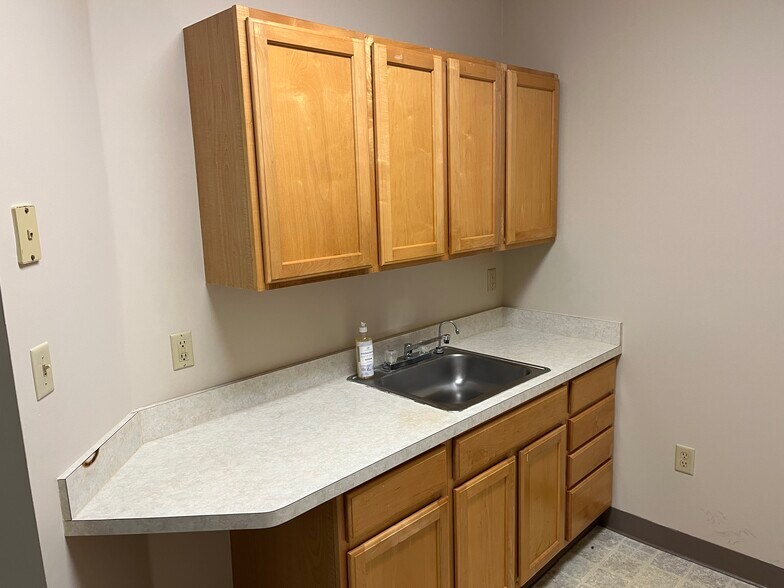 More Photos Of 3956 Sunbeam Rd, Jacksonville Medical For Lease