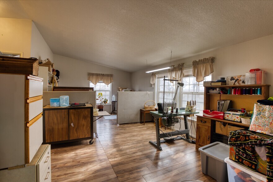 More Photos Of 1383 Puterbaugh Rd, Grandview Light Manufacturing For Sale