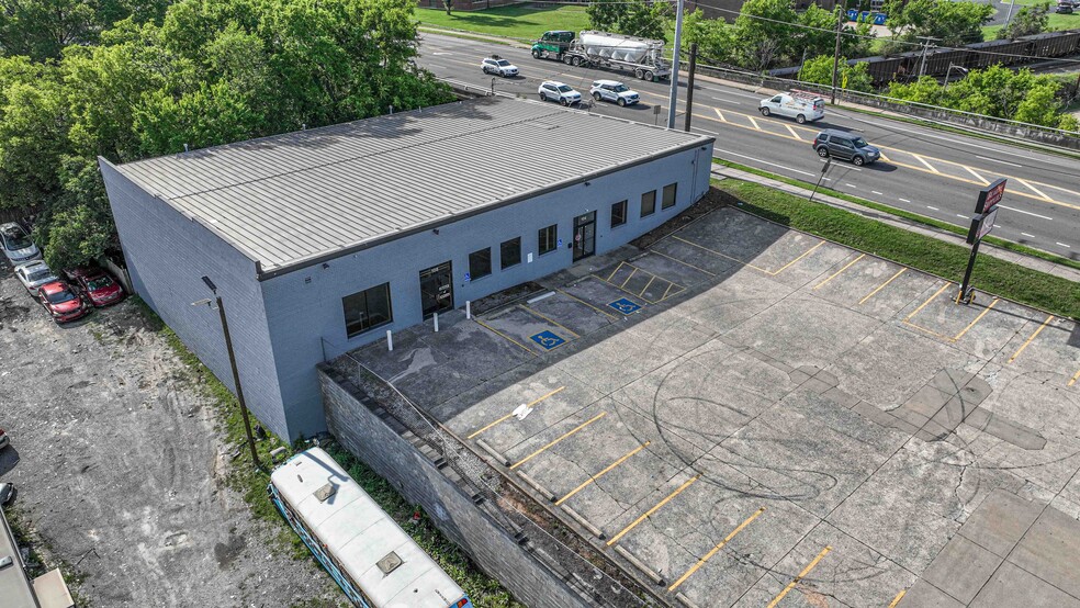 More Photos Of 108 Madison Station Blvd, Madison Freestanding For Sale