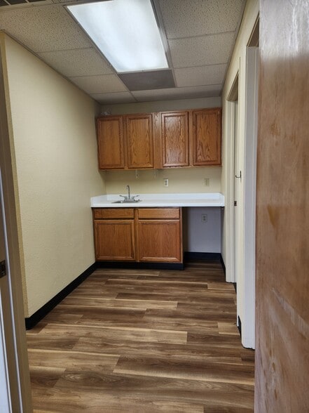 More Photos Of 10221 Desert Sands St, San Antonio Unknown For Lease