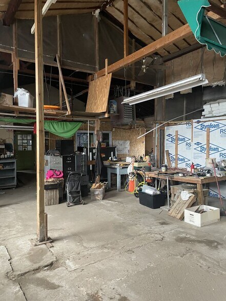 More Photos Of 1958 Brockway St, Saginaw Storefront For Sale