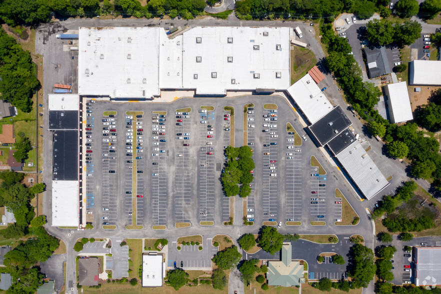 More Photos Of 946 Orleans Rd, Charleston Unknown For Lease