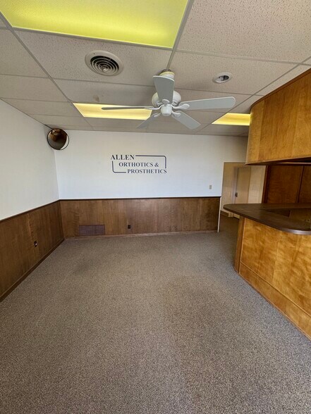 More Photos Of 2504 W Ohio Ave, Midland Flex For Sale