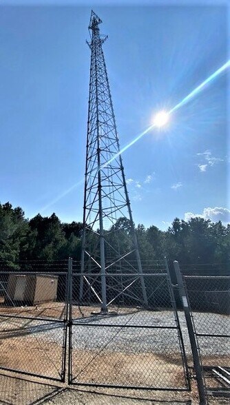 More Photos Of 16 Sentell Rd, Greenville Light Distribution For Sale