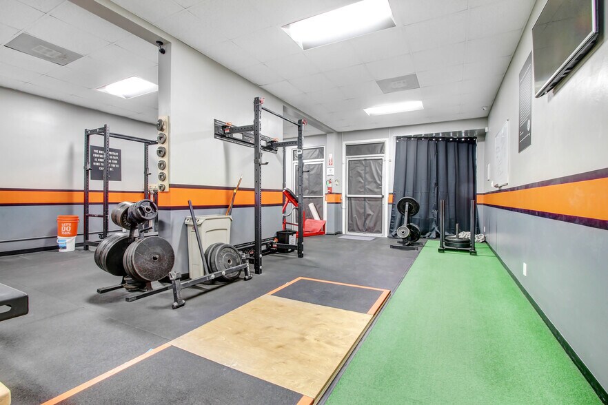 More Photos Of 6200 W Manchester Ave, Los Angeles Freestanding For Sale