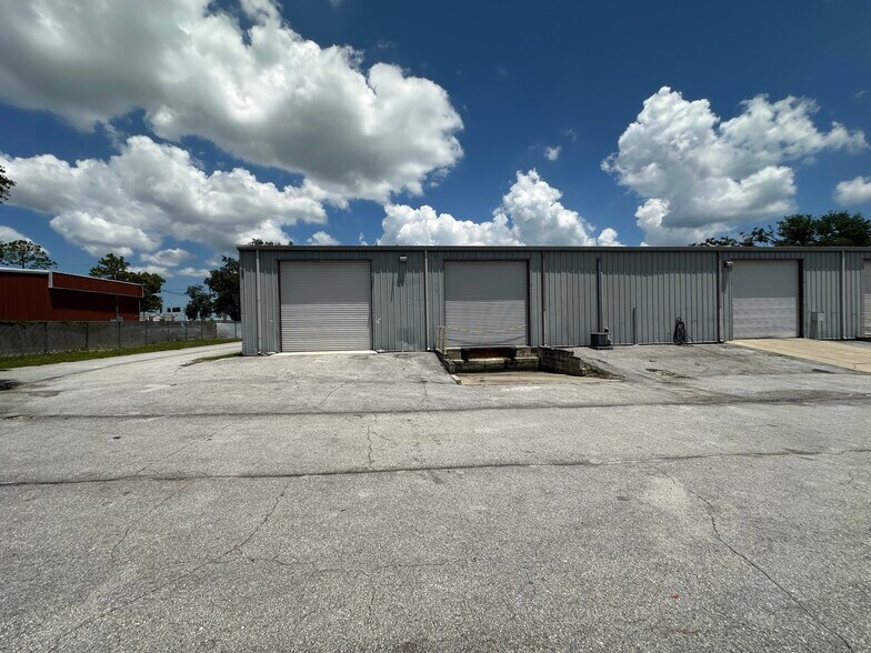 More Photos Of 16210-16214 Aviation Loop Dr, Brooksville Warehouse For Lease