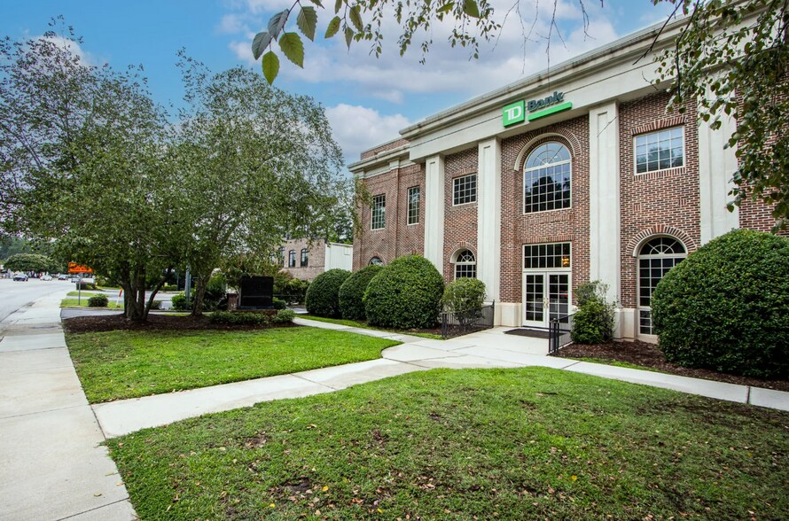 More Photos Of 4875 Forest Dr, Columbia Bank For Lease