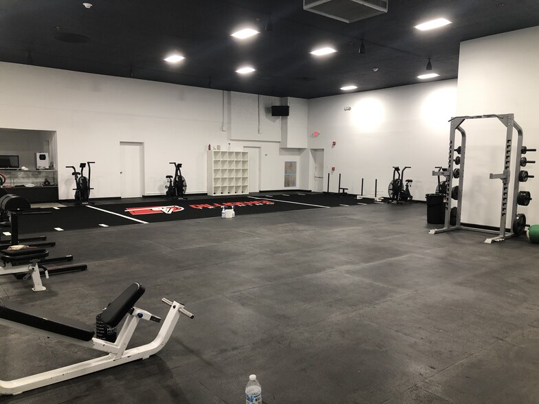 More Photos Of 263-275 Park Ave, East Hartford Warehouse For Lease