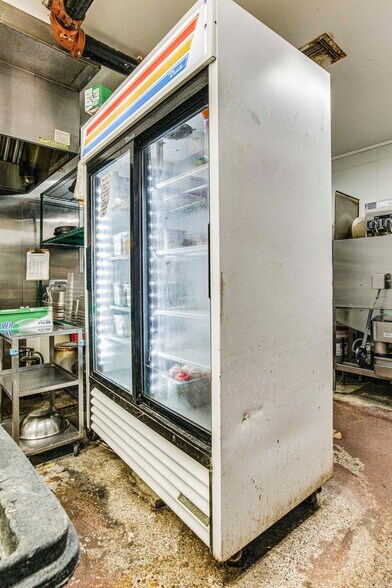 More Photos Of 131 New Warrington Rd, Pensacola Restaurant For Sale