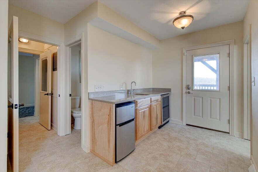 More Photos Of 2919 1st Ave SE, Cedar Rapids Office For Sale