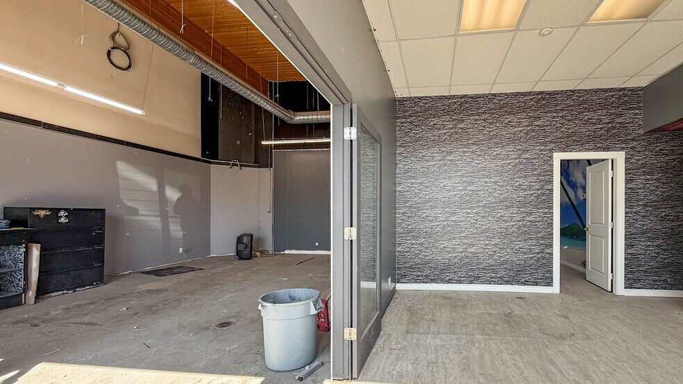 More Photos Of 431 Victoria St W, Kamloops Industrial For Lease