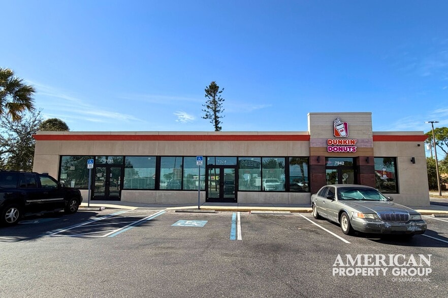 More Photos Of 7942 N Tamiami Trl, Sarasota Freestanding For Sale