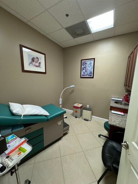 More Photos Of 1741-1759 N University Dr, Pembroke Pines Storefront Retail Office For Sale