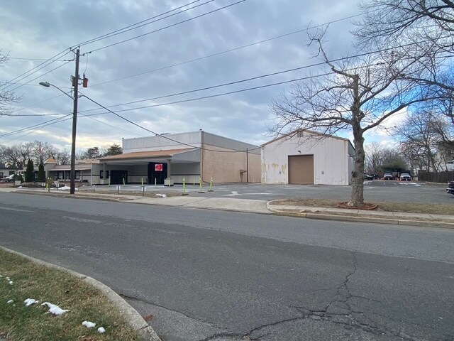 Primary Photo Of 61 Whittaker St, Riverside Specialty For Sale