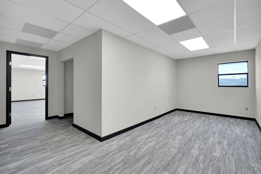 More Photos Of 2916 W University Blvd, Jacksonville Office For Lease