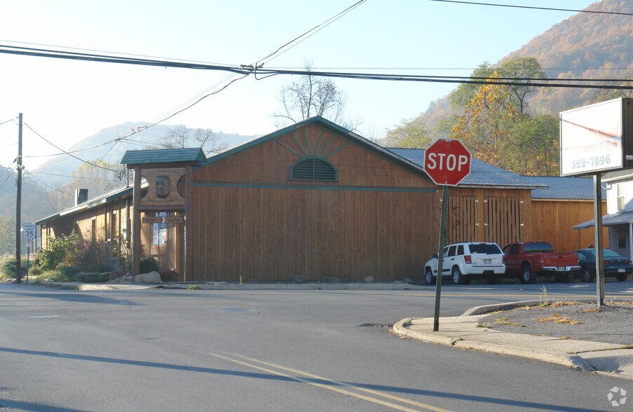 More Photos Of 204 Valley St, Williamsport Bar For Sale