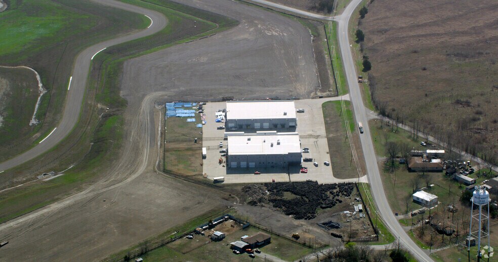 More Photos Of 708 E Houston St, Anna Warehouse For Lease