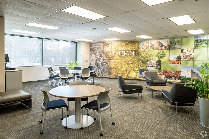 More Photos Of 4-6 Parklane Blvd, Dearborn Office For Lease