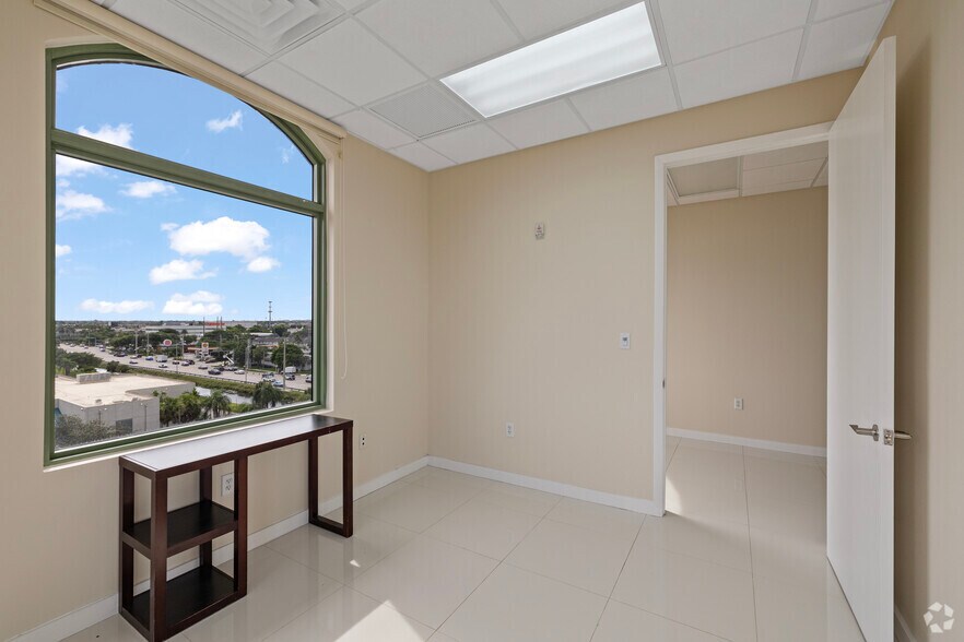 More Photos Of 2387 W 68th St, Hialeah Medical For Lease