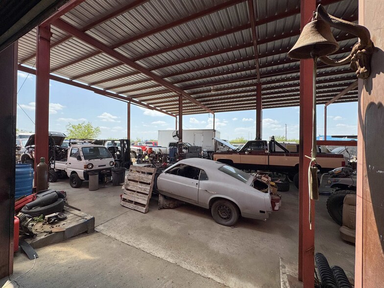 More Photos Of 5103 US Highway 59, Laredo Warehouse For Sale
