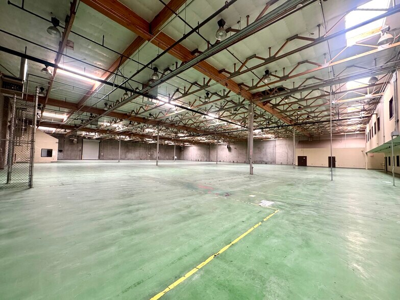 More Photos Of 745 Grier Dr, Las Vegas Warehouse For Lease