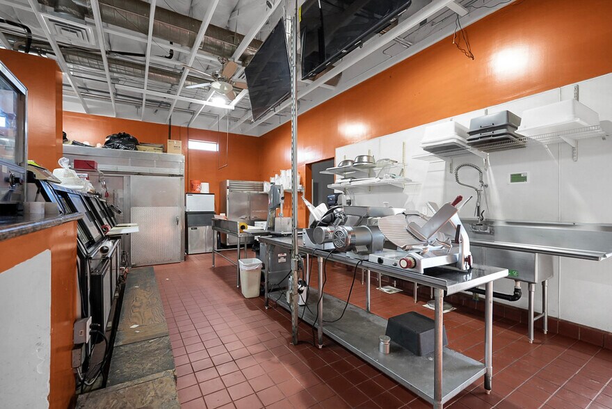 More Photos Of 6982 N Winton Way, Winton Restaurant For Sale