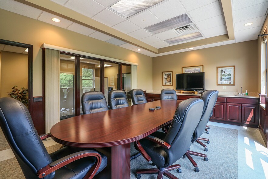 More Photos Of 1990 Godfrey Dr, Waupaca Office For Sale