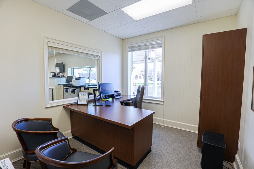 More Photos Of 630 Jefferson St, Paducah Office For Sale