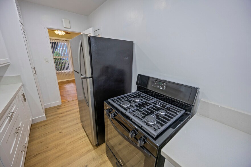 More Photos Of 11089-11099 Strathmore Dr, Los Angeles Apartments For Sale