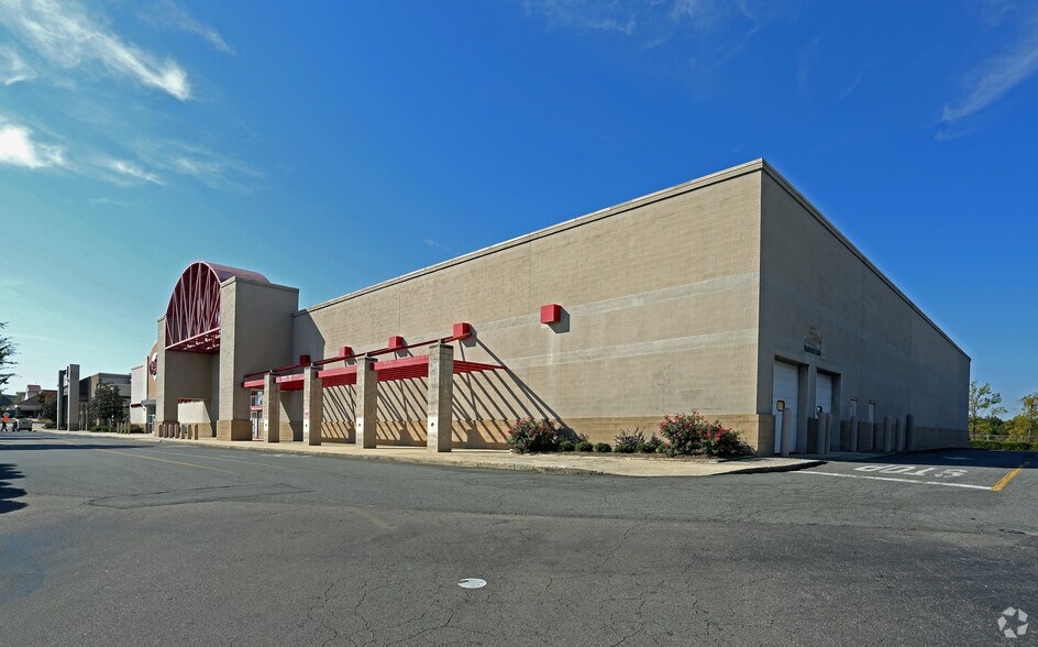 More Photos Of 8809 Jw Clay Blvd, Charlotte General Retail For Lease